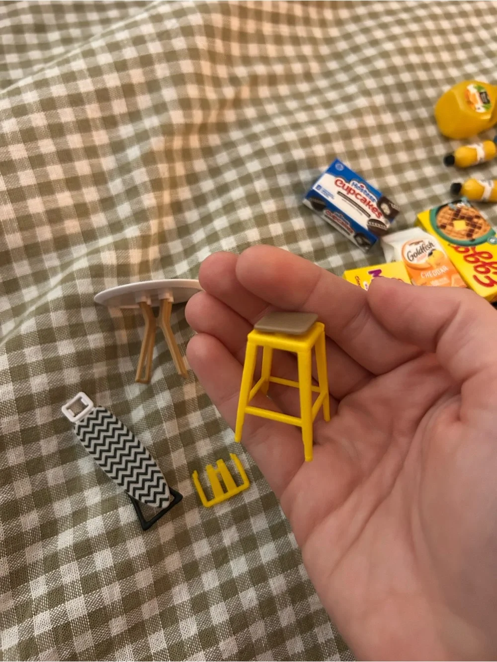 mini verse make it mini brands home: table, container, money, ironing board